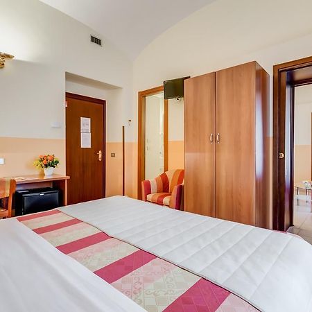 Domus Carmelitana Ξενοδοχείο Ρώμη Εξωτερικό φωτογραφία