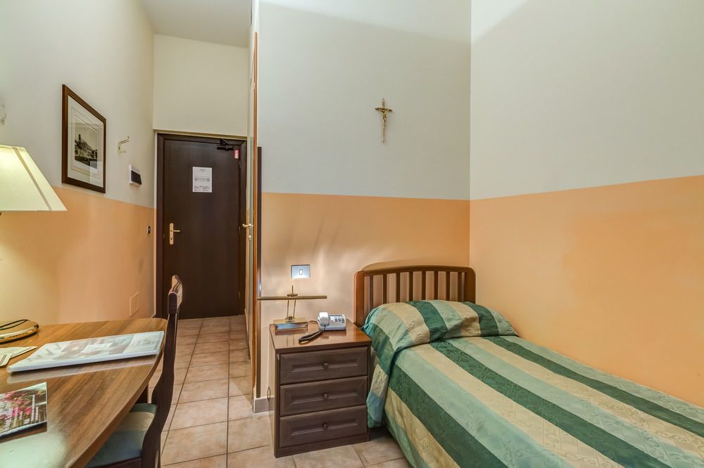 Domus Carmelitana Ξενοδοχείο Ρώμη Εξωτερικό φωτογραφία